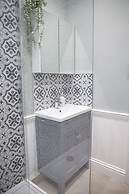 The Grove Apartment With Free on Street Parking