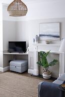 The Grove Apartment With Free on Street Parking