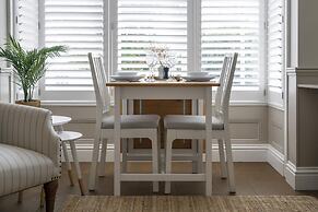 The Grove Apartment With Free on Street Parking