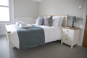 The Grove Apartment With Free on Street Parking