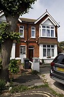 The Grove Apartment With Free on Street Parking