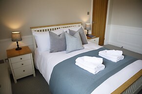 The Grove Apartment With Free on Street Parking