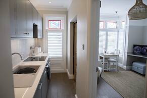 The Grove Apartment With Free on Street Parking