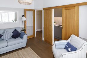 The Grove Apartment With Free on Street Parking