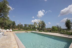 TD Trulli Amabilia Design Luxury Trulli w Pool