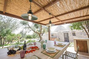 TD Trulli Amabilia Design Luxury Trulli w Pool