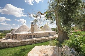 TD Trulli Amabilia Design Luxury Trulli w Pool