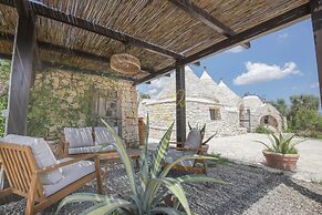 TD Trulli Amabilia Design Luxury Trulli w Pool