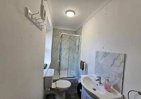 Stylish 1 Bedroom Flat Near Bridgend Town Centre