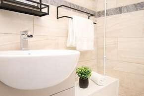 Comfortable 5-bedroom Home Free Parking