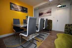 Comfortable 5-bedroom Home Free Parking