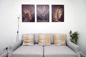 Comfortable 5-bedroom Home Free Parking