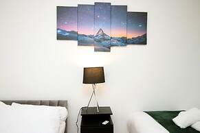 Comfortable 5-bedroom Home Free Parking