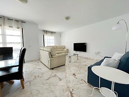 Villa - Sleeps 6 - Pool - Pets Ok - Parking