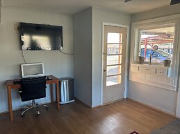 Budget Inn