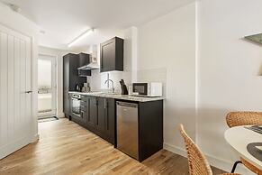 16 Captains Walk - Close to Village and Beach