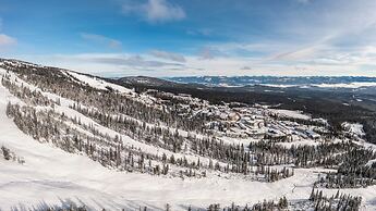 Vista at Big White Amazing Location View
