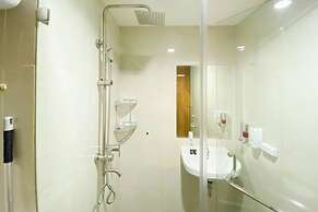 Homey And Nice 1Br At Gateway Park Lrt City Bekasi Apartment