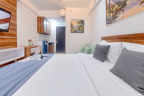 Comfy And Homey Studio At Sky View Apartment