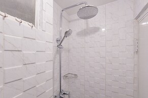 Comfy And Homey Studio At Sky View Apartment