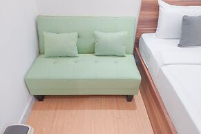 Comfy And Homey Studio At Sky View Apartment