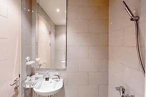 Simple And Relaxing Studio At Supermall Mansion Benson Apartment