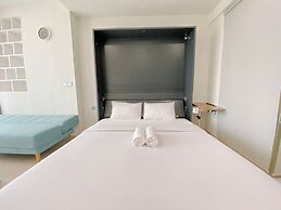 Luxurious Studio At Art Deco Apartment