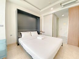 Luxurious Studio At Art Deco Apartment