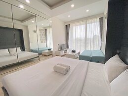 Luxurious Studio At Art Deco Apartment