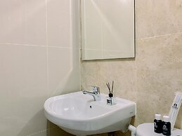 Good And Homey Studio Apartment At Transpark Cibubur