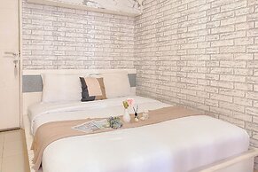 Homey And Well Furnished Studio At Bassura City Apartment