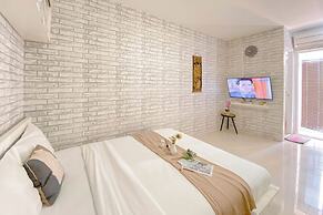 Homey And Well Furnished Studio At Bassura City Apartment