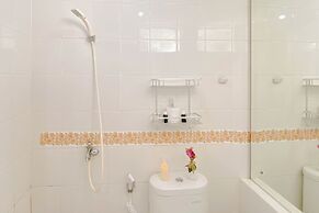 Homey And Well Furnished Studio At Bassura City Apartment