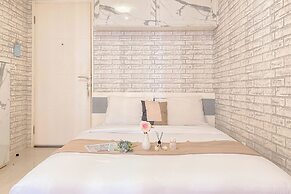 Homey And Well Furnished Studio At Bassura City Apartment