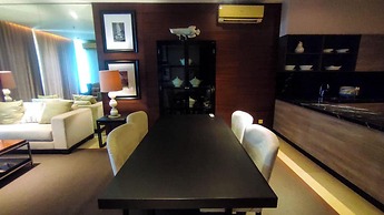 Apartment 3Br With River View In City Center At Sumatra36 Surabaya