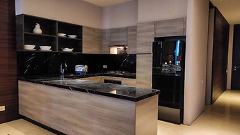 Apartment 3Br With River View In City Center At Sumatra36 Surabaya