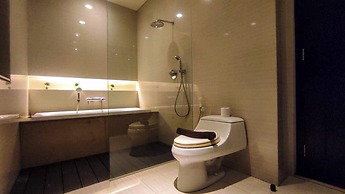 Apartment 3Br With River View In City Center At Sumatra36 Surabaya