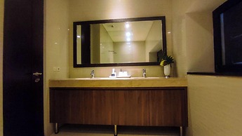 Apartment 3Br With River View In City Center At Sumatra36 Surabaya