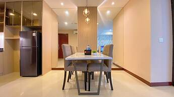 Spacious And Homey 2Br Apartment With Private Lift At The Kencana Resi