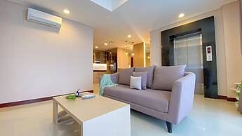 Spacious And Homey 2Br Apartment With Private Lift At The Kencana Resi