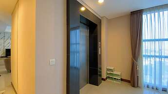 Spacious And Homey 2Br Apartment With Private Lift At The Kencana Resi