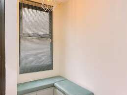 Cozy Studio Apartment At Transpark Cibubur