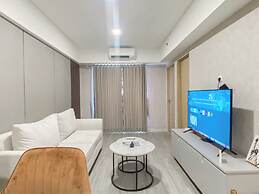 Homey And Modern Look 3Br At Meikarta With Balcon Apartment