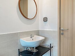 Homey And Modern Look 3Br At Meikarta With Balcon Apartment