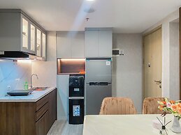 Homey And Modern Look 3Br At Meikarta With Balcon Apartment