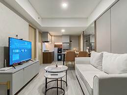 Homey And Modern Look 3Br At Meikarta With Balcon Apartment