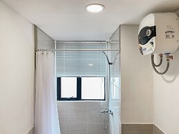 Homey And Modern Look 3Br At Meikarta With Balcon Apartment