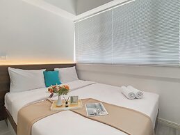 Homey And Modern Look 3Br At Meikarta With Balcon Apartment