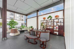 Howard Johnson by Wyndham Life Kunming Guandu Hotel