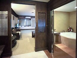 Ruean Phae Royal Park Hotel